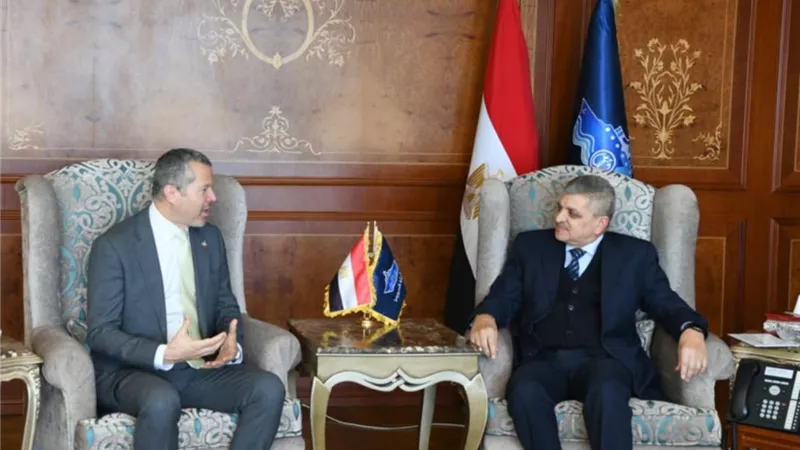 أسامة ربيع يبحث مع المنظمة البحرية الدولية سبل التعاون المشترك