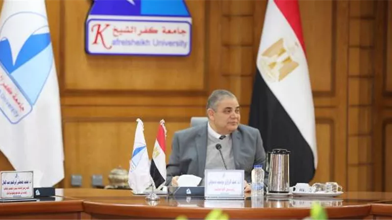 رئيس جامعة كفر الشيخ يترأس اجتماع مجلس الخدمة العام