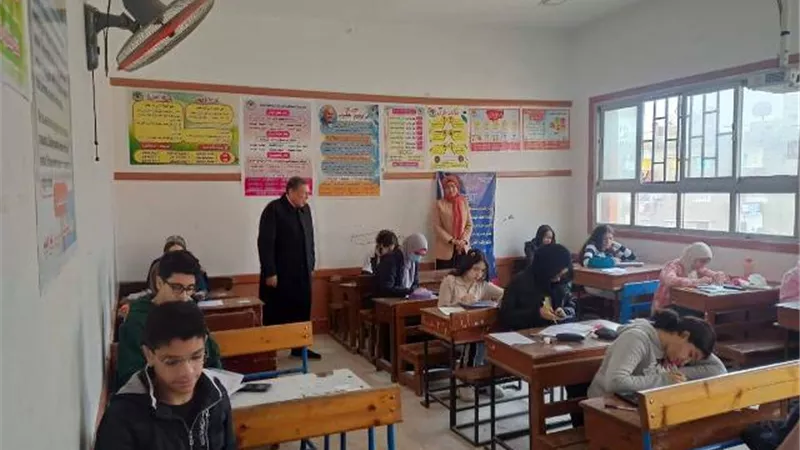 وكيل تعليم البحيرة يتابع الامتحانات بدمنهور