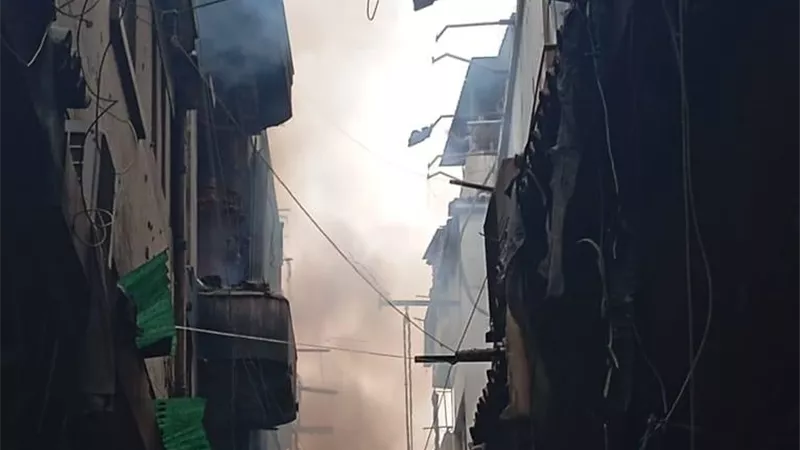 السيطرة على حريق بمعرض نجف بدرب البربرة حى الموسكى