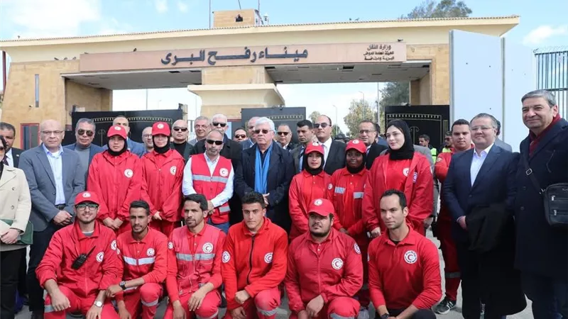 وزير التعليم ورئيس جامعة القناة في زيارة معبر رفح لدعم الأشقاء