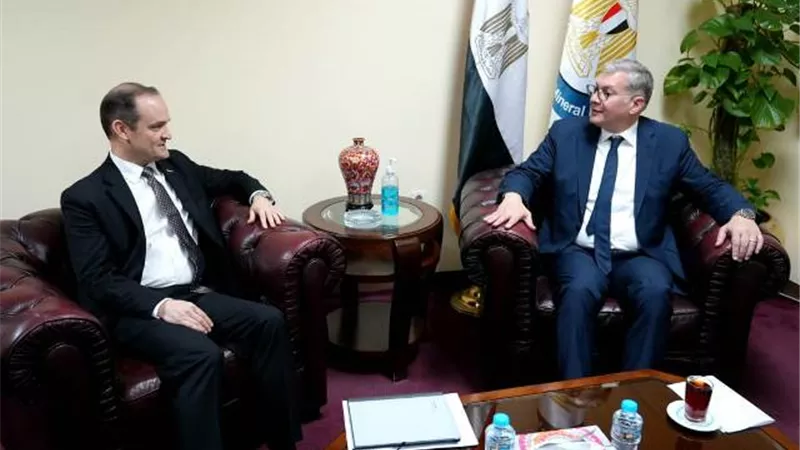 وزير البترول يلتقي نائب رئيس أباتشي العالمية لبحث خططها لزيادة الإنتاج