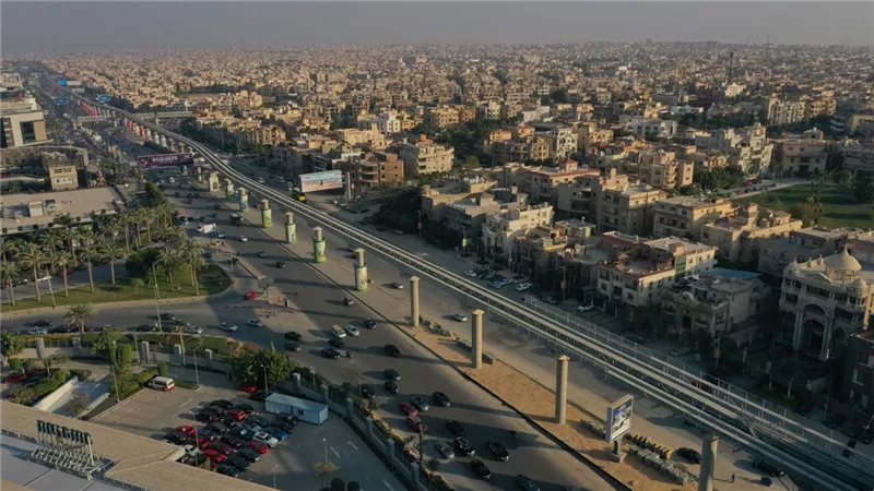 شبكة طرق بمعايير عالمية.. كباري علوية وأنفاق تنهى الاختناقات المرورية وتمنع الحوادث