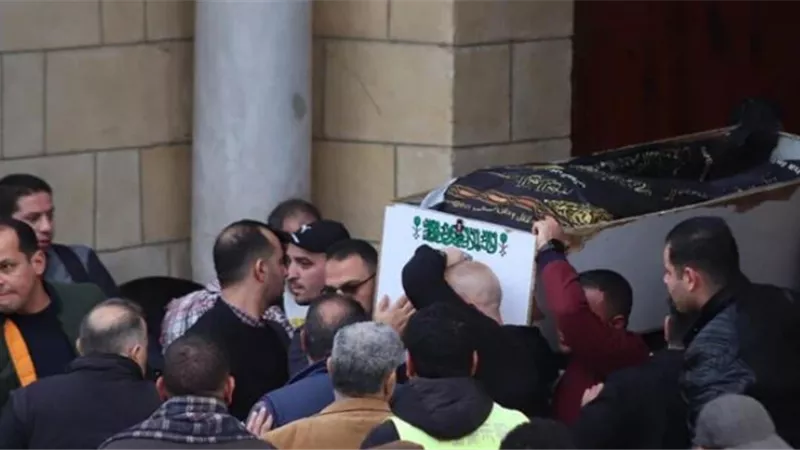 بحضورالخطيب وحسن حمدي..نجوم كرة القدم في جنازة ميمي الشربيني