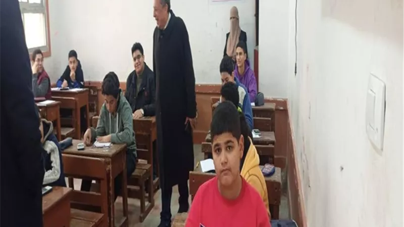 عاطل بايتاى البارود يؤدى الامتحان بدلا من صديقة وغياب626من الطلبة