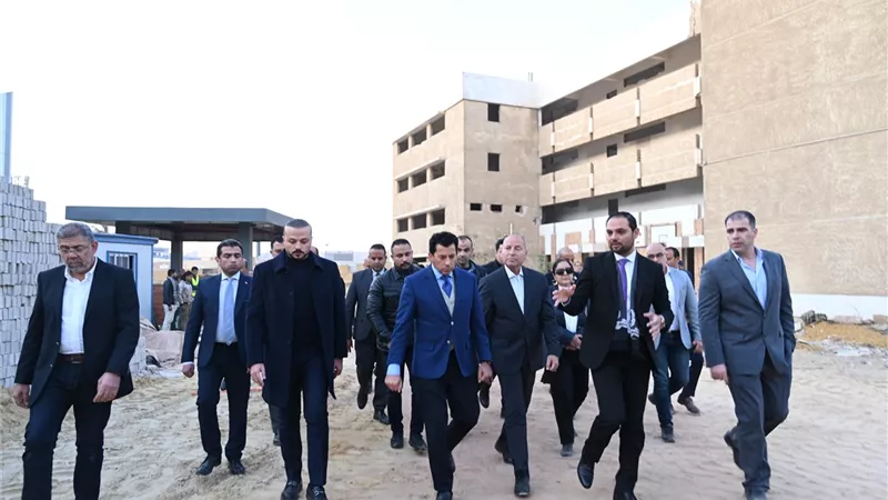 وزير الشباب يتفقد الأعمال الإنشائية بالمدرسة الأوليمبية الدولية