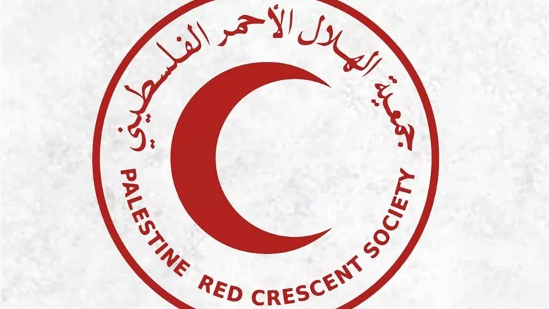الهلال الأحمر: طواقمنا تنقل شهيدًا من حارة الدمج بمخيم جنين