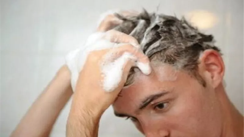 أخطاء أثناء غسل الشعرتسبب تساقطه