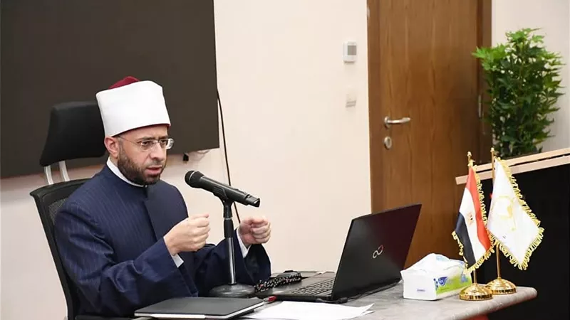 وزير الأوقاف يجتمع بقيادات الوزارة ويطلق مدونة السلوك الوظيفي