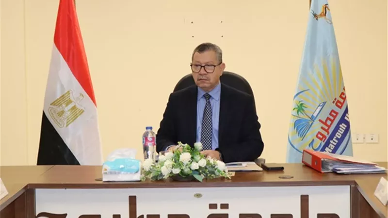 رئيس جامعة مطروح يشيد بجهودأعضاء الجامعة في انجازاعمال الامتحانات