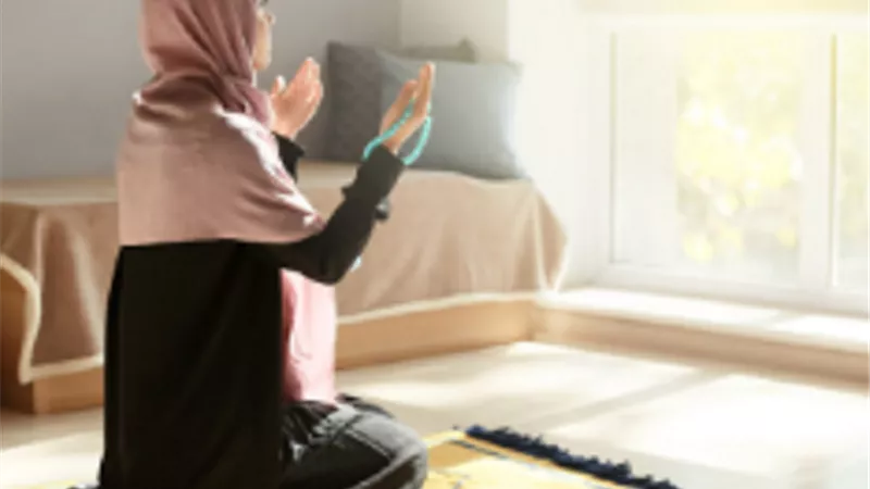 حكم ذكر اسم الشخص في الدعاء في الصلاة