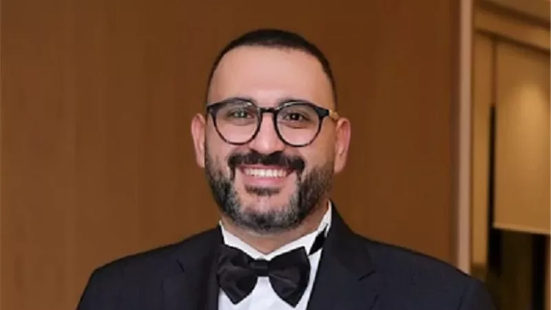 أكرم حسني يتسبب في وقوع طيارة برمضان 2025