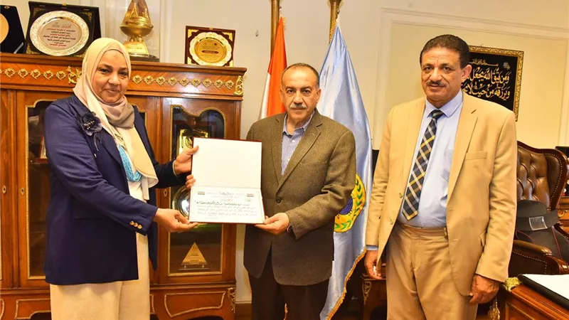 محافظ أسيوط يكرم فريق عمل منظومة الشكاوى الموحدة