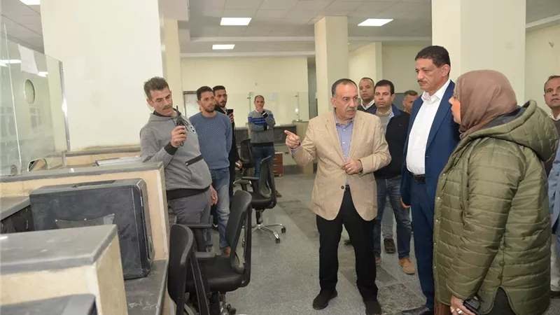محافظ أسيوط يتفقد المركز التكنولوجي لخدمة المواطنين بقرية بني مر