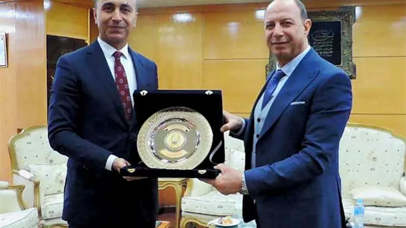 رئيس جامعة دمنهور يهنئ مدير الأمن والقيادات الأمنية بالبحيرة