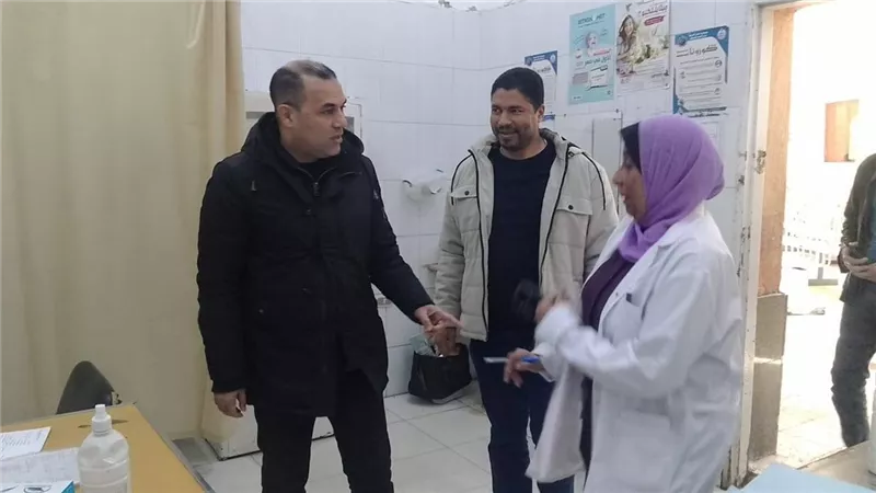 وكيل صحة البحيرة يواصل جولتة بكفر الدوار
