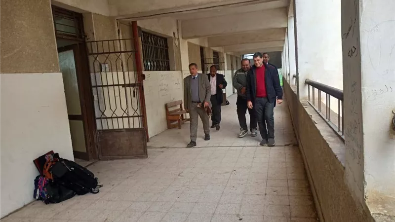 وكيل تعليم البحيرة يتفقد لجنة مدرسة نديبة بدمنهور