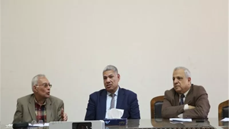 نائب رئيس جامعة الفيوم يشهد اجتماع لجنة أخلاقيات البحث العلمي