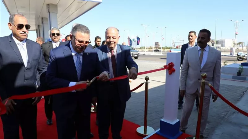 محافظ البحر الأحمر يفتتح محطة غاز تك لتموين السيارات بالغاز