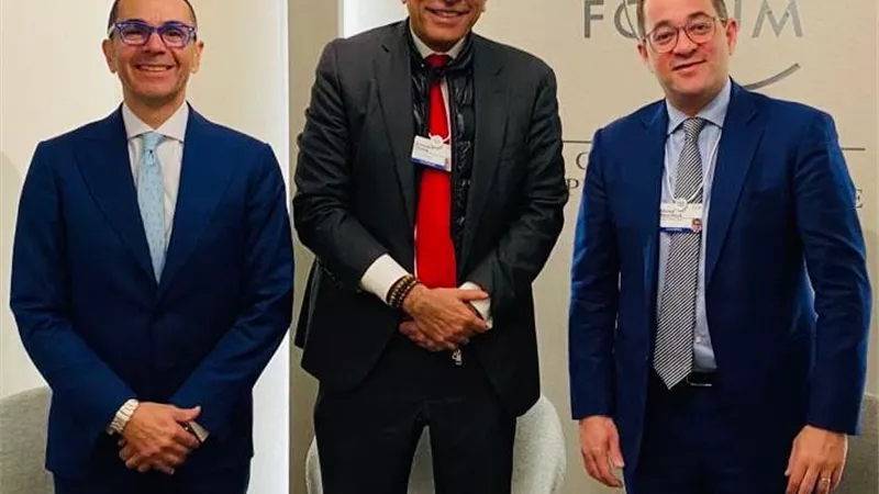 وزير الاستثمار يلتقى الرئيس التنفيذي لمنطقة الشرق الأوسط ببنك HSBC