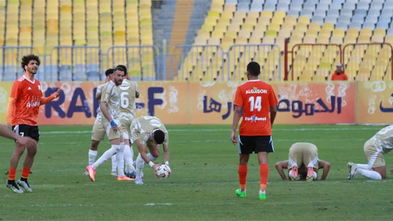 فاركو يُحرم الأهلي من الانفراد بصدارة الدوري - شاهد