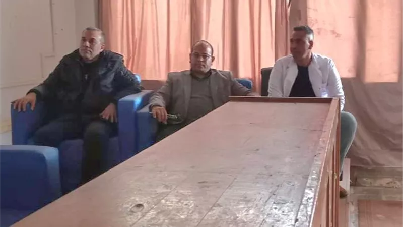 وكيل صحة البحيرة يترأس اجتماعًا مع فريق مستشفى كفر الدوار العام
