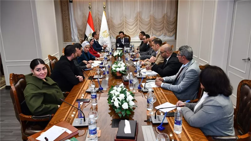 وزير الشباب يبحث مستجدات وترتيبات تنفيذ دوري المدارس