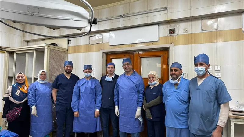 فريق طبي بمستشفى جامعة أسيوط ينجح في إجراءعملية لشاب بمقلة العين