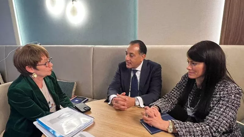 رئيس الوزراء يلتقي رئيسة البنك الأوروبي لإعادة الإعمار والتنمية