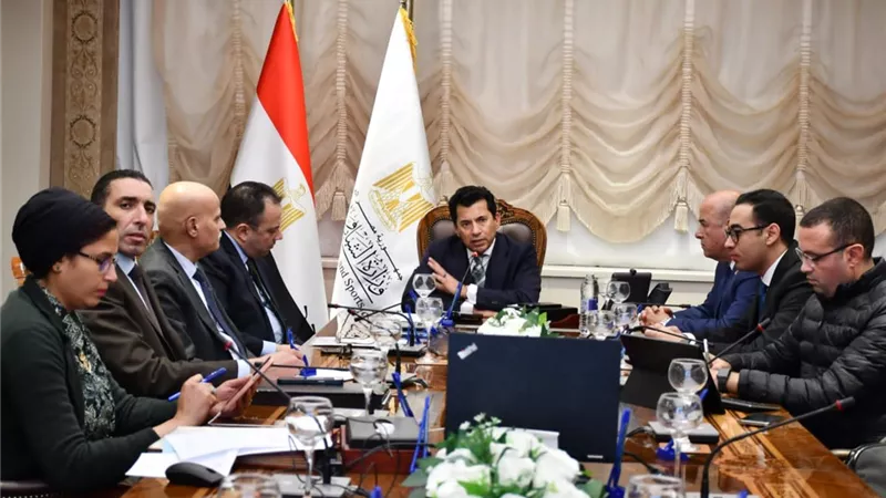 وزير الرياضة يناقش خطة تطوير سلسلة نادي النادي