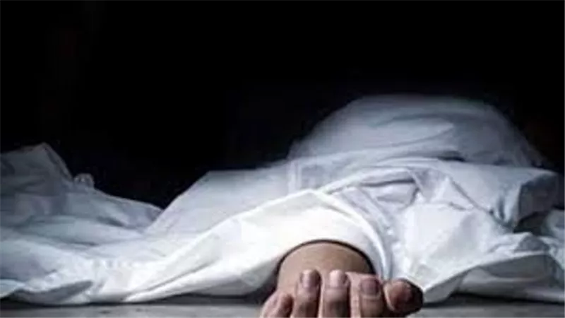 العثور على جثة شاب بها طعنات بآله حادة فى ظروف غامضة
