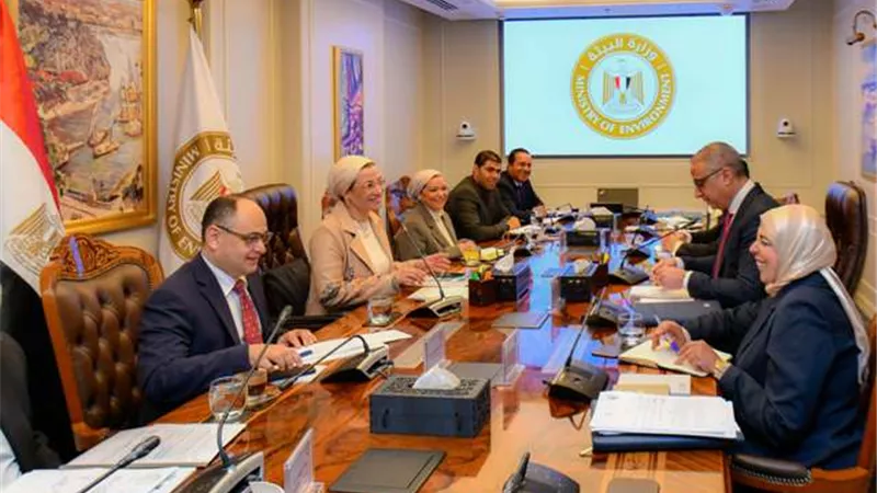 وزيرة البيئة ومحافظ الفيوم يتفقدان مشروعي الملاذ الآمن ووادي الريان