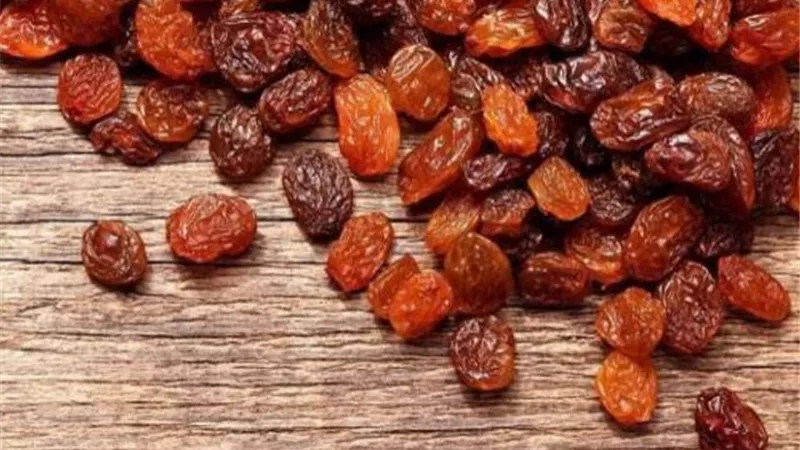 يعزز مناعتك.. اعرف أكثر حول أهمية تناول الزبيب في الشتاء