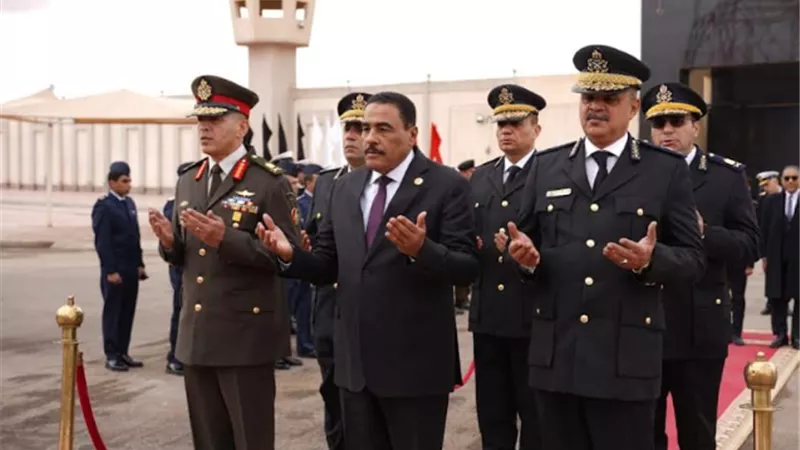 وضع اكليل الزهور على النصب التذكاري للجندى المجهول