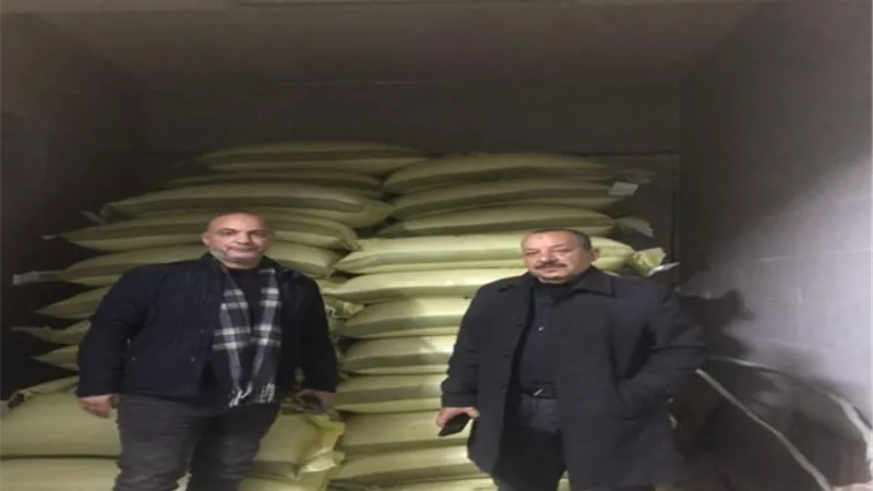 ضبط 5 طن مواد غذائية وأسمدة مجهولة المصدر بفاقوس