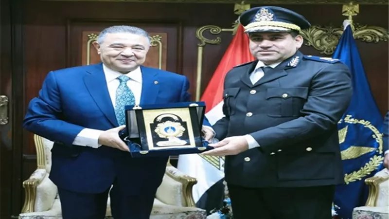 محافظ البحر الأحمر يهنئ مدير الأمن بذكرى عيد الشرطة الـ73