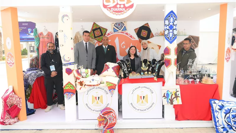 نائبة وزيرة التضامن تتفقد جناح الوزارة في معرض الكتاب
