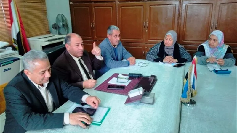 عزام يجتمع مع الإدارات الزراعية للمرور على الجمعيات بالبحيرة