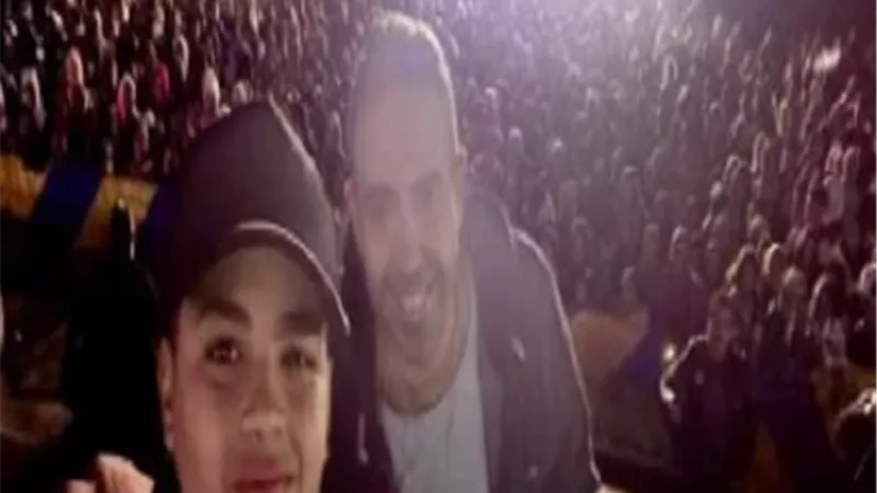 محمد عدوية برفقة نجله فى أول حفل بعد رحيل والده