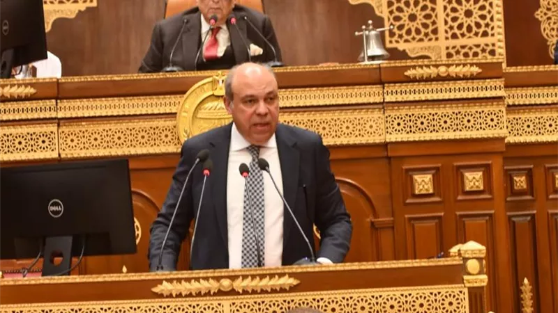 وزير الطيران يستعرض إستراتيجية الوزارة لتطوير المطارات و الإستفادة من المجال الجوي