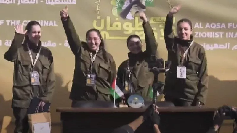 تسليم الأسيرات الإسرائيليات إلى فرق الصليب الأحمر الدولي