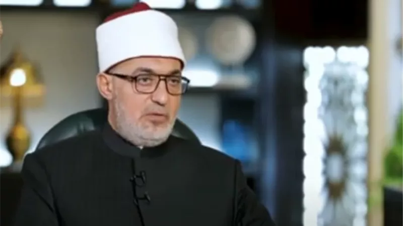 مفتي الجمهورية يحسم الجدل في حكم تارك الصلاة
