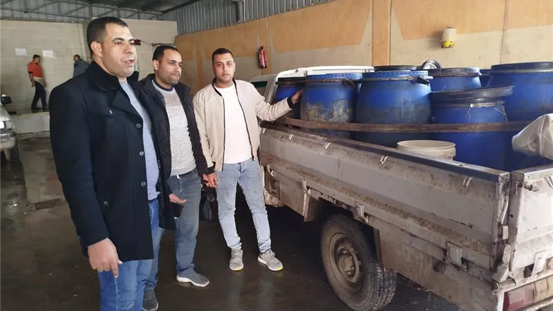 1318 كيلو لبن ببراميل غير صالحة بدمنهور