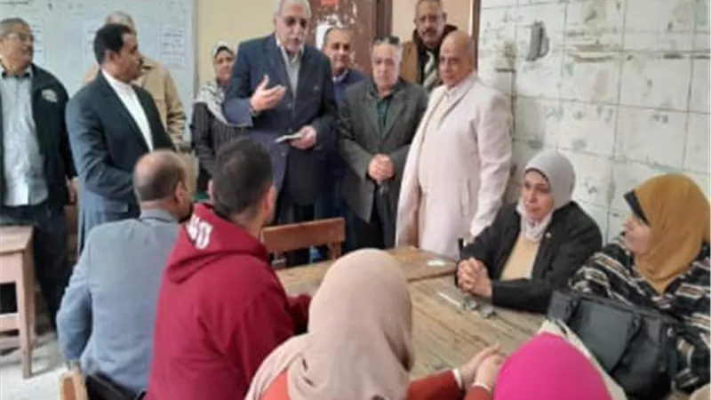 مدير تعليم القليوبية يتابع أعمال تصحيح الشهادة الإعدادية