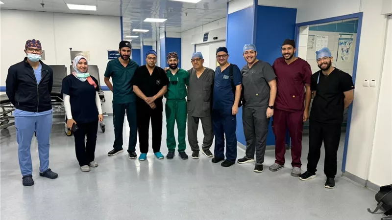 اجراء جراحة لإعادة بناء صمامات الأورطى والرئوي من أنسجة بالجسم