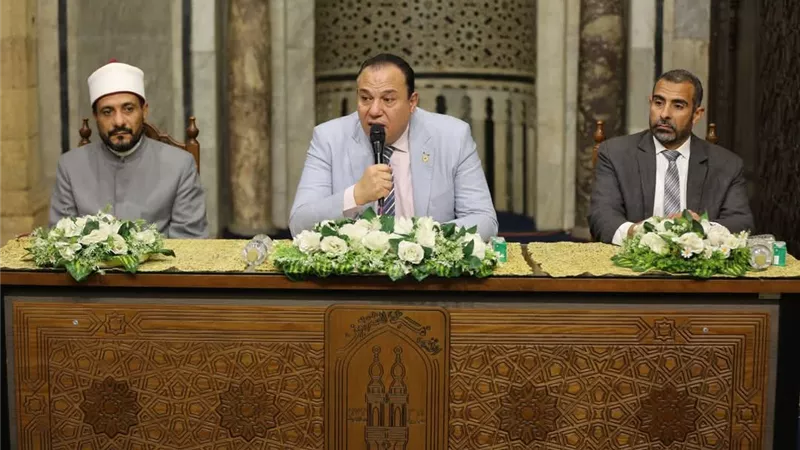 العلماء تناقش 