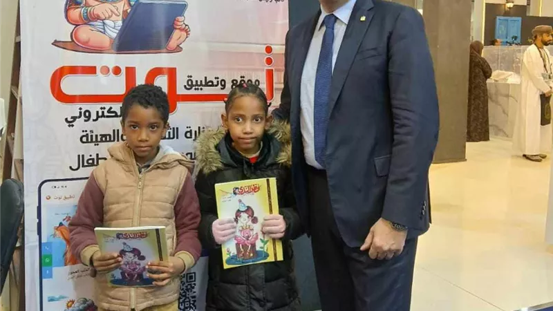 وزير الثقافة يتفقد ركن تطبيق «توت» خلال جولته بمعرض الكتاب