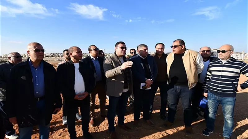 وزير الاسكان يوجه بالاهتمام بأعمال تنسيق الموقع والنظافة بالشروق