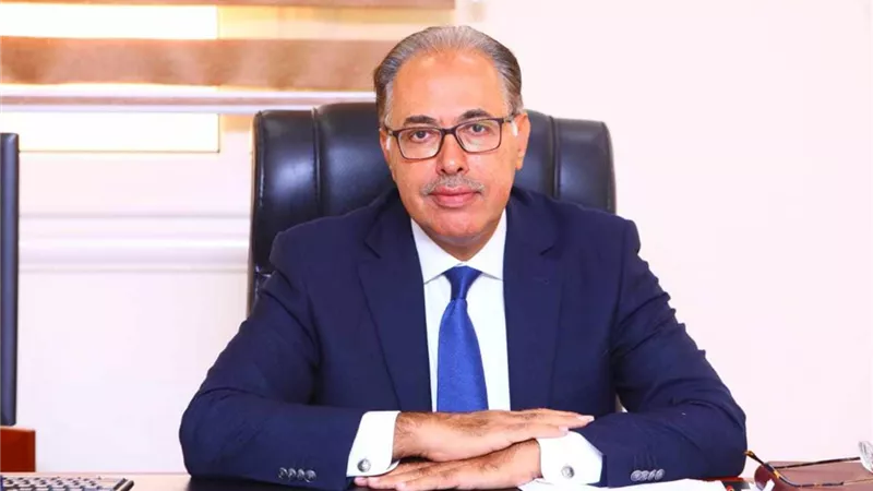 د. شومان يقدم رؤية شاملة للأخلاقيات والقوانين في معرض الكتاب