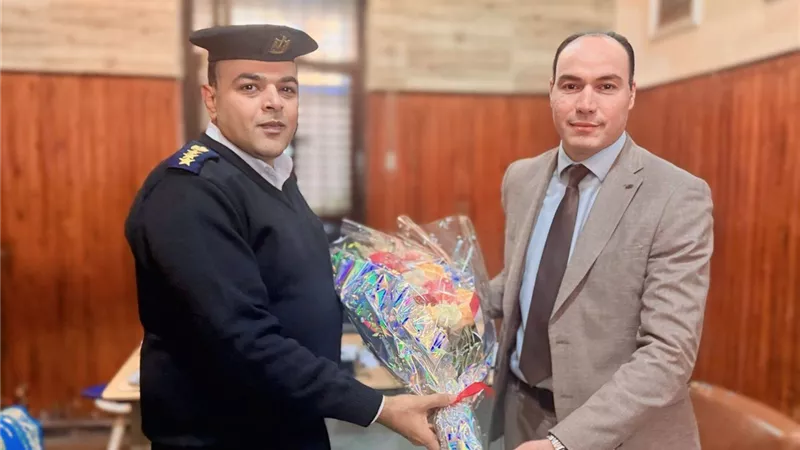 بالورود قيادات مركز بدرو ايتاى البارود يهنئون رجال الشرطة